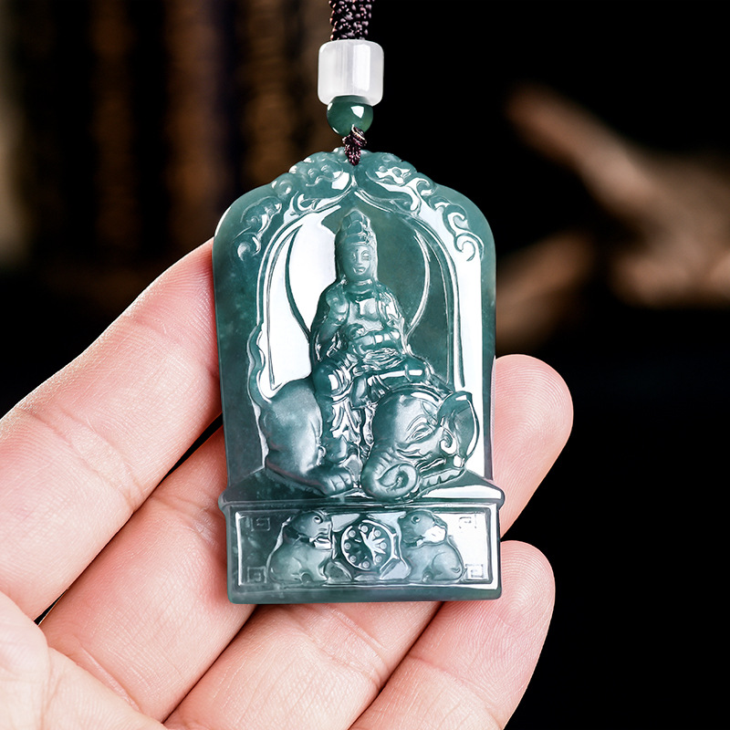 Jewelry & Watches Store - Collier pendentif Guanyin en jadéite birmane