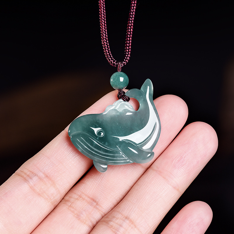 Jewelry & Watches Store - Collier pendentif baleine en jadéite birmane