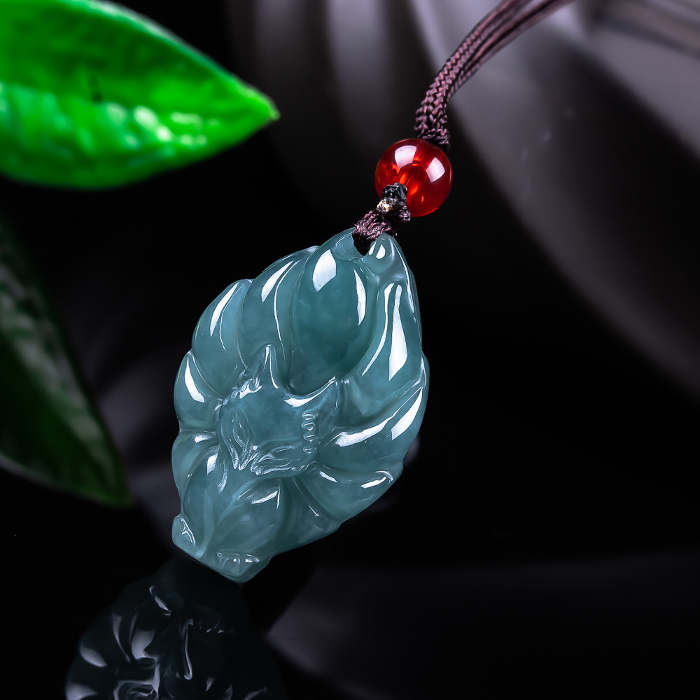 Jewelry & Watches Store - Collier pendentif renard en jadéite birmane