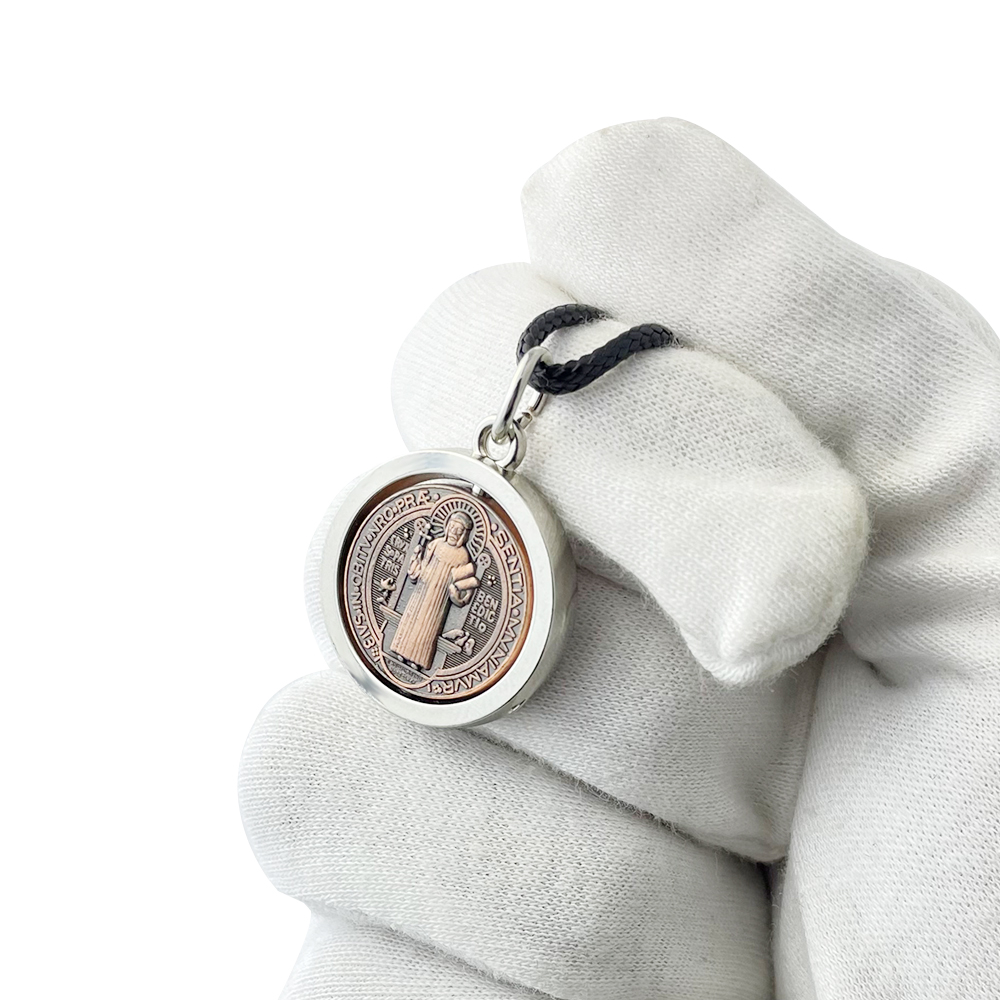 Nouveau collier médaille Saint - Jewelry & Watches Store avis et prix