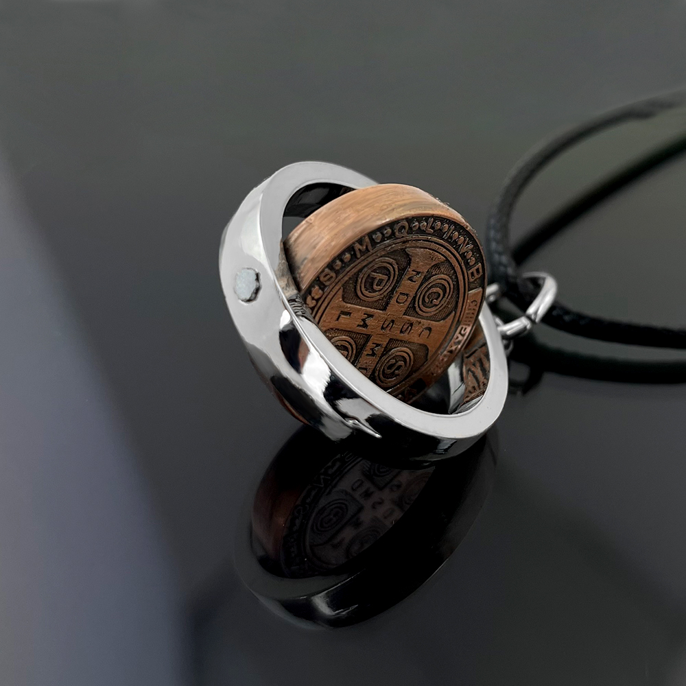Nouveau collier médaille Saint - Jewelry & Watches Store avis et prix