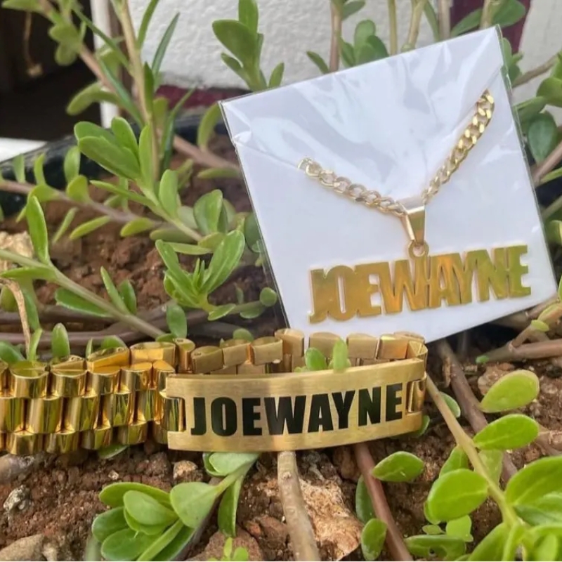 Collier personnalisé avec nom  - Engraved Name Necklace avis et prix