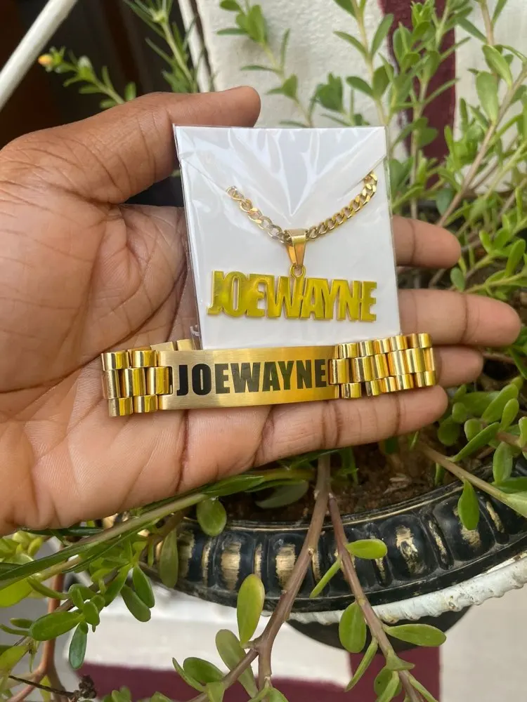 Collier personnalisé avec nom  - Engraved Name Necklace avis et prix